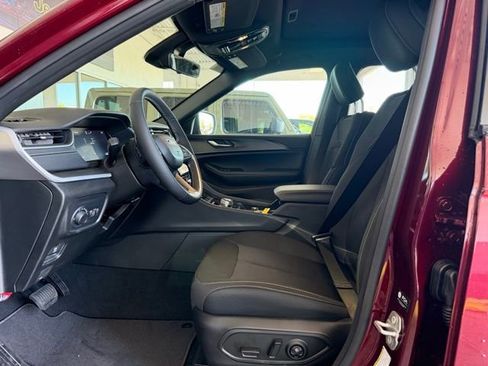 New 2026 Jeep Grand Cherokee Laredo X image 12