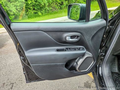 Used 2023 Jeep Renegade Latitude w/ Sun/Sound Group AWD/4WD image 24