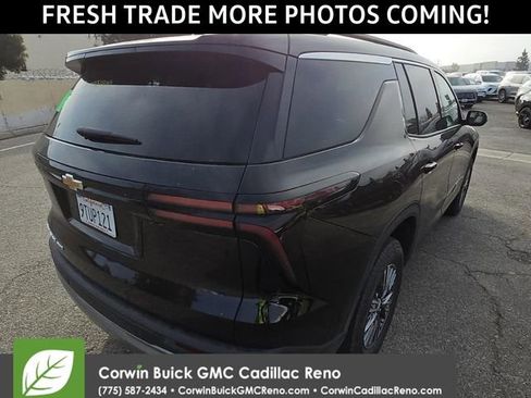 Used 2025 Chevrolet Traverse LT AWD/4WD image 3