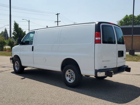 Used 2023 GMC Savana 2500 w/ Driver Convenience Package image 4