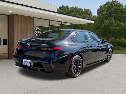 New 2026 BMW 740i image 4
