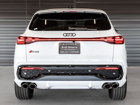New 2025 Audi SQ5 Prestige image 15