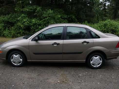 Used 2003 Ford Focus LX FWD image 11