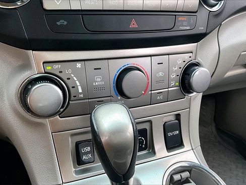 Used 2012 Toyota Highlander SE image 15