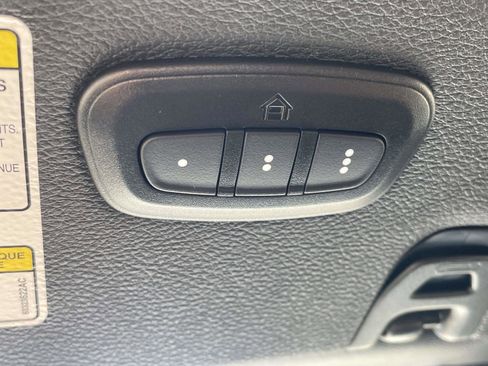 Used 2022 Jeep Wrangler Unlimited Sahara w/ Safety Group image 13