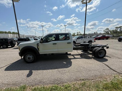 New 2025 Ford F550 4x4 Crew Cab image 7