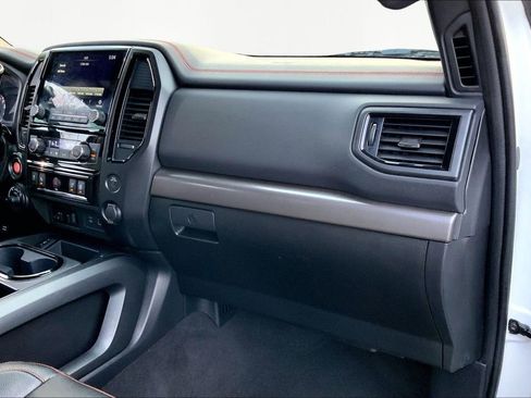Used 2024 Nissan Titan PRO-4X w/ Pro-4x Convenience Package image 18