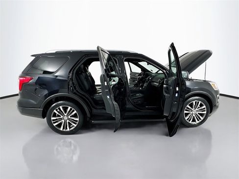 Used 2017 Ford Explorer Platinum image 26