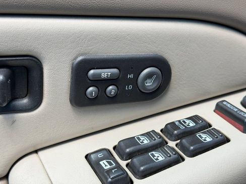 Used 2001 Chevrolet Tahoe LT w/ LT Preferred Equipment Group AWD/4WD image 21
