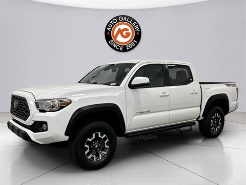 Used 2022 Toyota Tacoma TRD Off-Road image 3