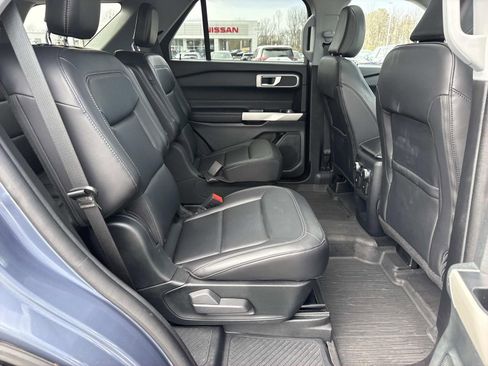 Used 2021 Ford Explorer XLT w/ Equipment Group 202A AWD/4WD image 26