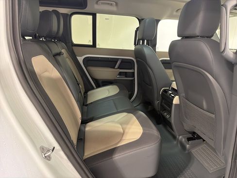 Used 2024 Land Rover Defender 110 X-Dynamic SE image 28