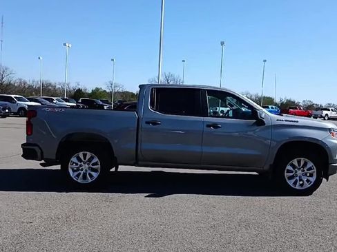 Used 2025 Chevrolet Silverado 1500 Custom image 9