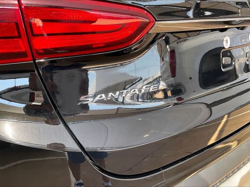 Used 2019 Hyundai Santa Fe SEL FWD image 9
