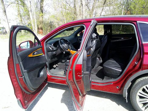 Used 2016 Lincoln MKX Reserve w/ Cargo Utility Package image 7