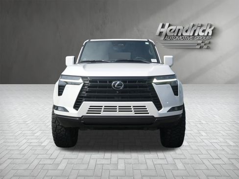 Used 2024 Lexus GX 550 w/ Cold Area Package AWD/4WD image 3