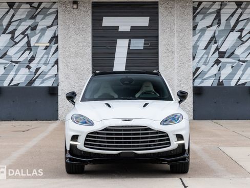 Used 2025 Aston Martin DBX 707 image 3