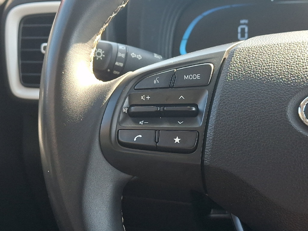 Used 2024 Hyundai Venue Limited FWD image 21