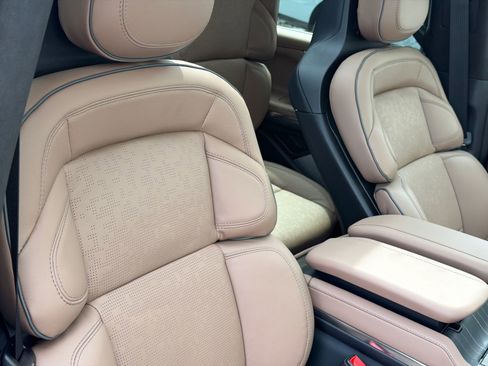 New 2026 Lincoln Navigator L Black Label AWD/4WD image 12