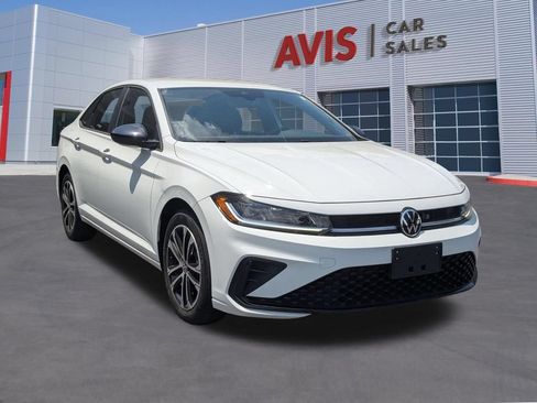 Used 2025 Volkswagen Jetta Sport FWD image 3
