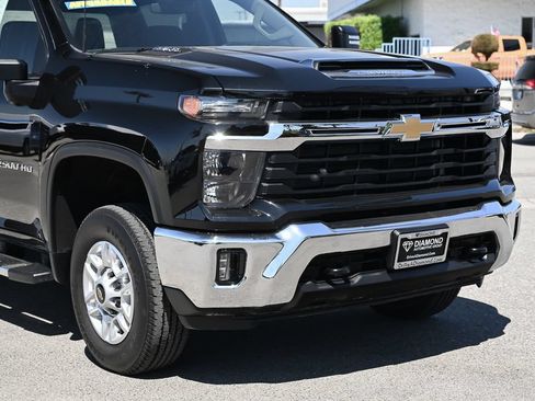 Used 2025 Chevrolet Silverado 2500 LT w/ Convenience Package AWD/4WD image 9