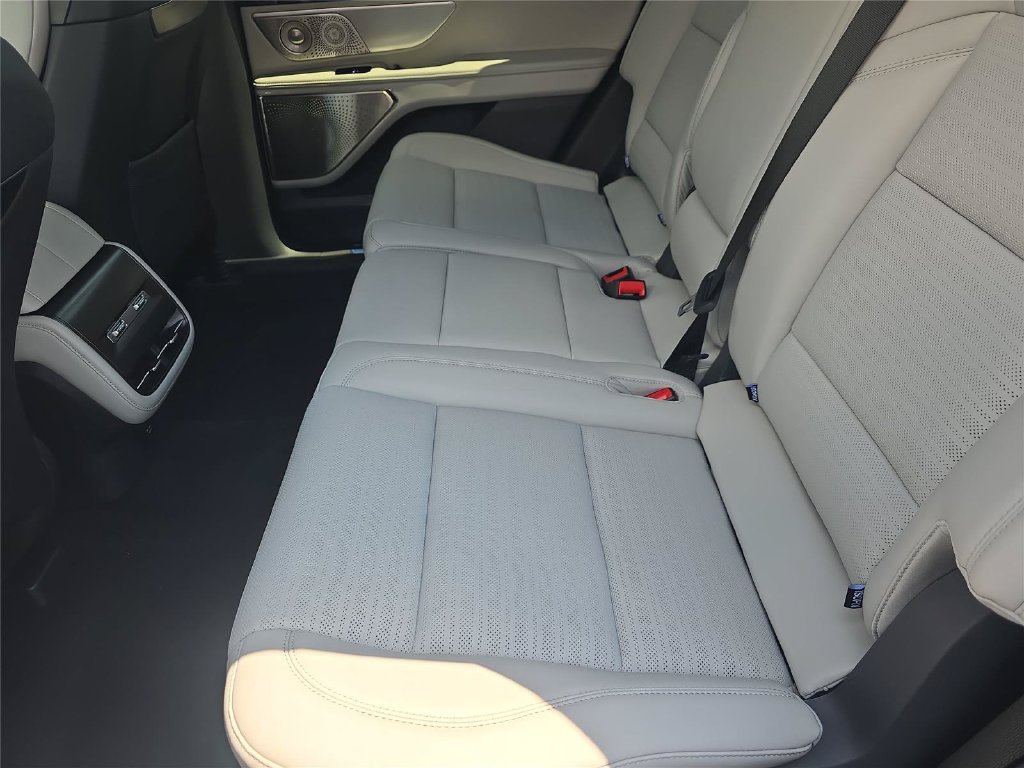 New 2026 Lincoln Nautilus Reserve AWD/4WD image 11