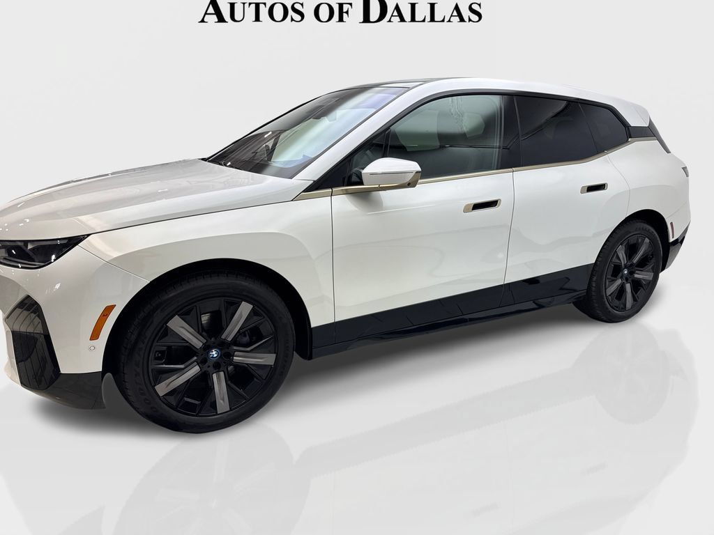 Used 2024 BMW iX xDrive50 w/ Premium Package AWD/4WD image 15
