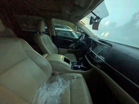 Used 2015 Toyota Highlander Limited image 10