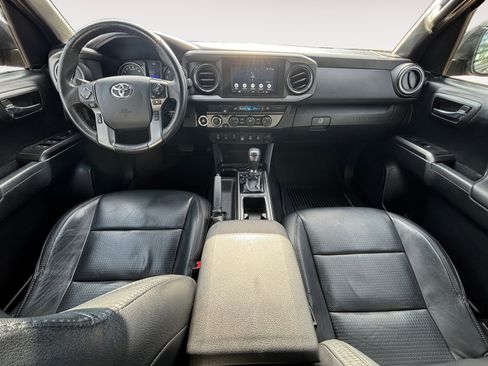 Used 2019 Toyota Tacoma TRD Off-Road image 10
