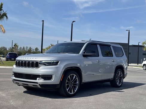 Used 2023 Jeep Wagoneer Series III w/ Premium Group I AWD/4WD image 9