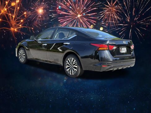 Used 2024 Nissan Altima 2.5 SV AWD/4WD image 21