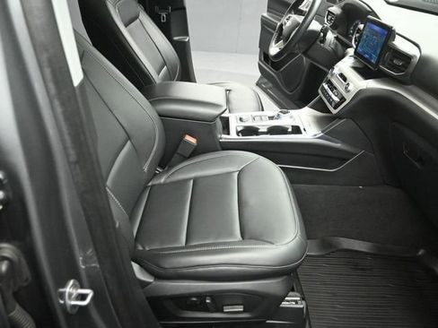 Certified 2023 Ford Explorer XLT w/ Equipment Group 202A image 33