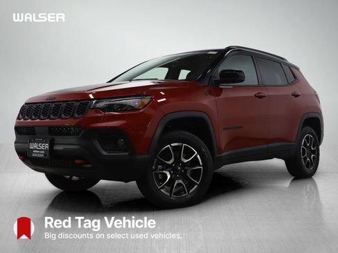 Used 2025 Jeep Compass Trailhawk AWD/4WD image 1