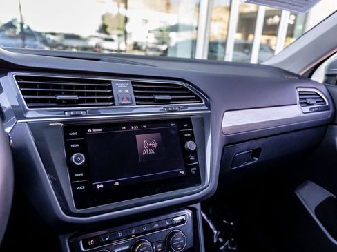 Used 2020 Volkswagen Tiguan SE w/ 3rd Row Seat Package AWD/4WD image 15