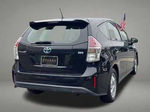 Used 2017 Toyota Prius V Three FWD image 5