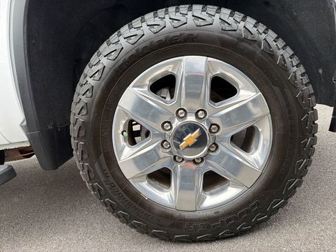 Used 2022 Chevrolet Silverado 2500 LTZ w/ LTZ Convenience Package AWD/4WD image 11