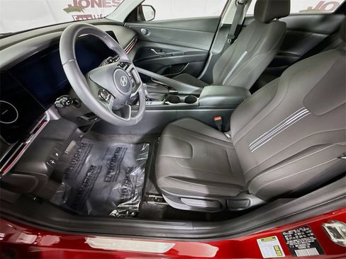 Certified 2024 Hyundai Elantra SEL w/ Convenience Package image 26