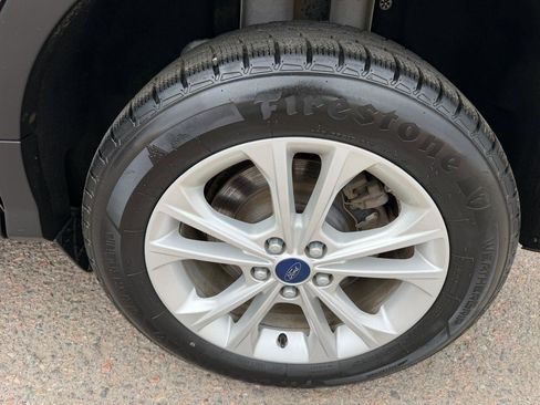 Used 2017 Ford Escape SE w/ Equipment Group 201A AWD/4WD image 18