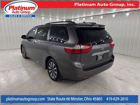 Used 2018 Toyota Sienna Limited Premium image 3