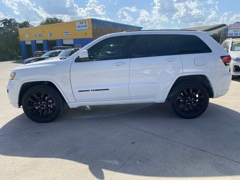 Used 2021 Jeep Grand Cherokee Laredo X AWD/4WD image 9