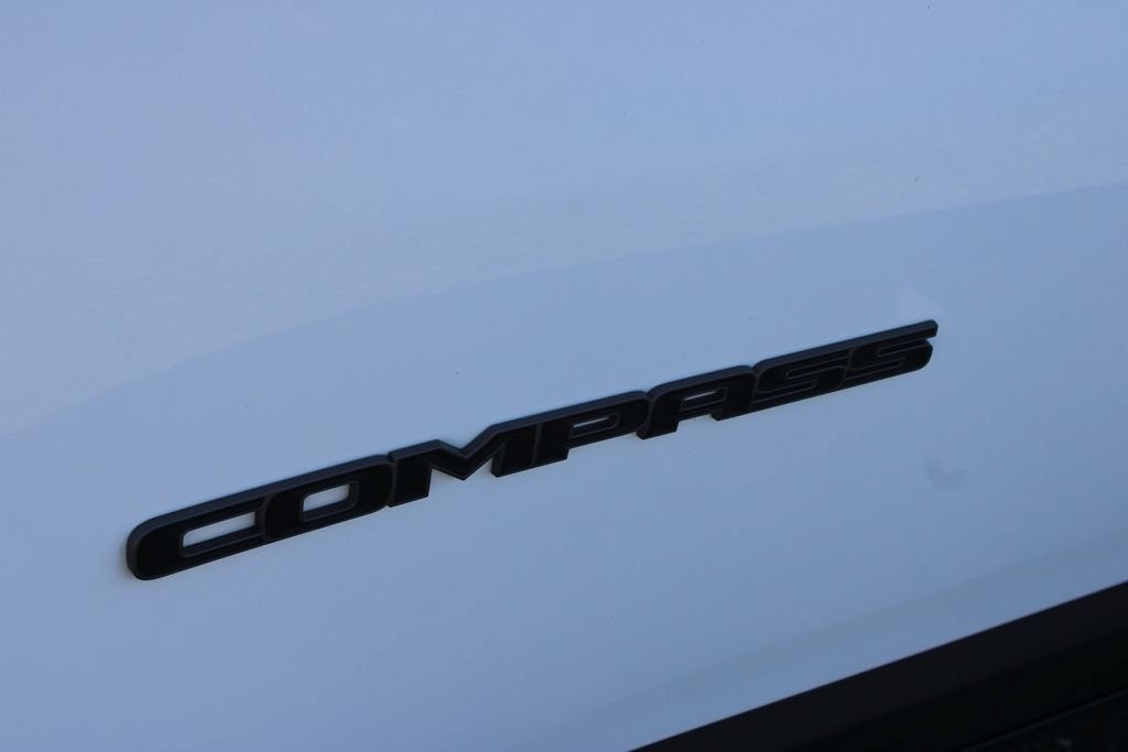 Used 2025 Jeep Compass Trailhawk AWD/4WD image 19