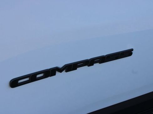Used 2025 Jeep Compass Trailhawk AWD/4WD image 19