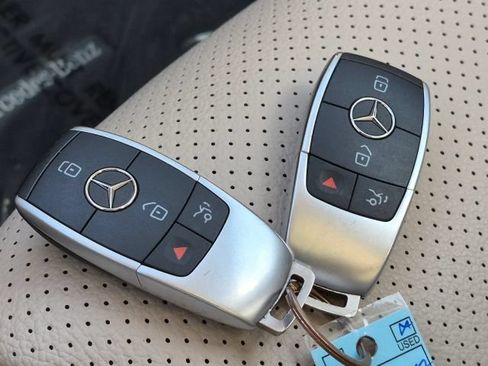 Used 2021 Mercedes-Benz GLC 300 4MATIC image 38