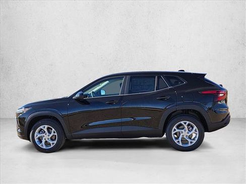 New 2026 Chevrolet Trax LS w/ LS Convenience Package FWD image 5