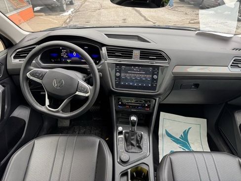 Used 2022 Volkswagen Tiguan SE image 18