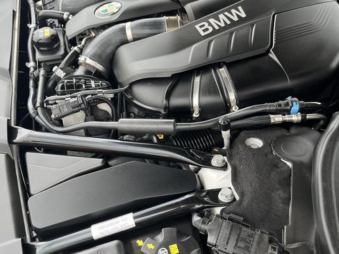 Used 2016 BMW 750i RWD image 11