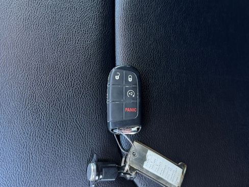 Used 2025 Jeep Compass Limited AWD/4WD image 21