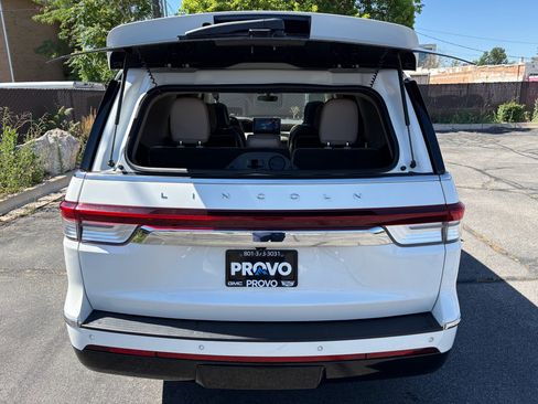 Used 2023 Lincoln Navigator Reserve AWD/4WD image 7