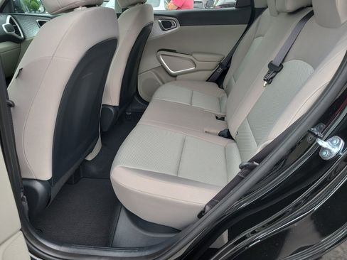 Used 2025 Kia Soul LX FWD image 10