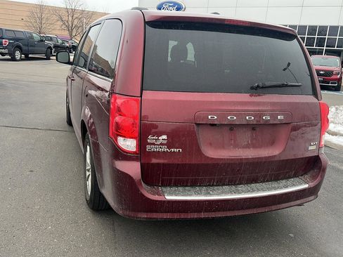 Used 2019 Dodge Grand Caravan SXT image 7